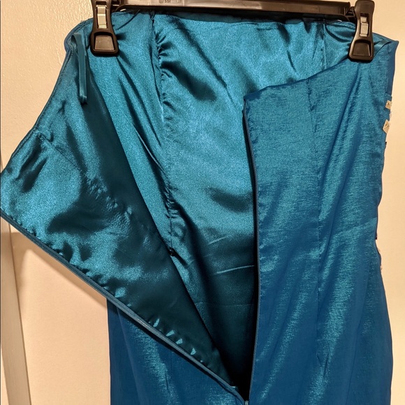 Royal Blue Structured Cocktail Dress - Picture 9 of 13